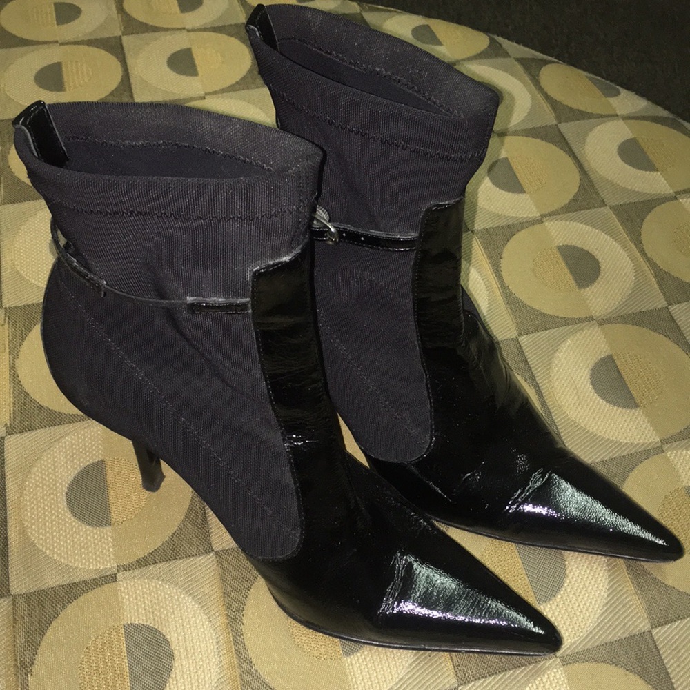 Donald J Pliner patent leather booties